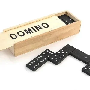 Domino w drewnianym pudełku